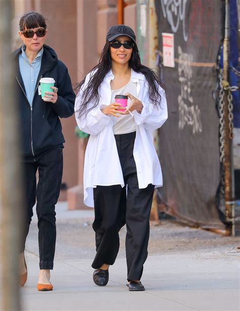 ZOE KRAVITZ Out with a Friend in New York 04/21/2023 – HawtCelebs