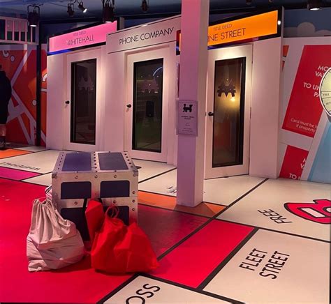 Review Monopoly Lifesized London Travel Trend Today