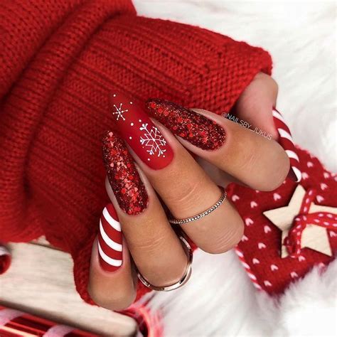 15 Cute And Festive Christmas Nails To Copy This Year In 2021