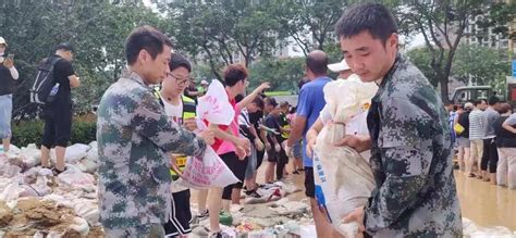 河南新乡市彩虹桥，洪水面前的精神坐标救援