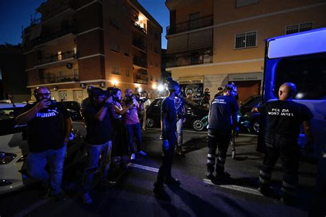 Donna Uccisa A Roma Sulladdome Il Segno Di Coltellate Notizie Ansait