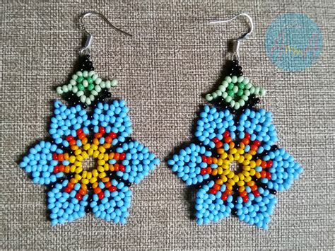 Aretes Para Mujer En Mostacilla Checa Flor Huichol Azul