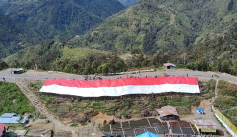 Bendera Merah Putih Raksasa Indonesiadefense Informasi Berita