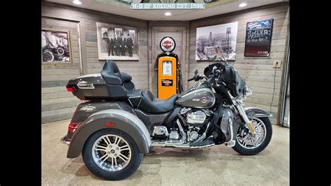 2023 Harley Davidson Tri Glide Ultra FLHTCUTG Gray Haze Silver Fortune