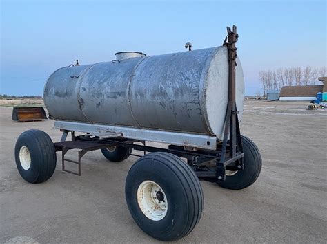 1000 Gal Water Tank On 4 Wheel Wagon F79