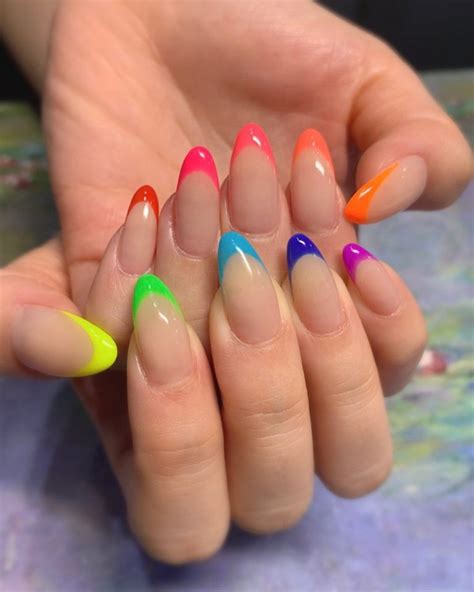 Rainbow Nails Tante Idee Per Sfoggiare Unghie Arcobaleno Trucchi Tv