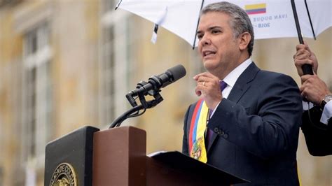 Iván Duque Colombia s new president sworn into office BBC News