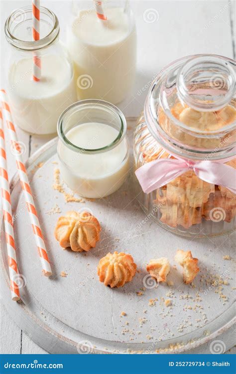 Galletas Sabrosas Y Tradicionales De Panecillos Como Postre Dulce Foto