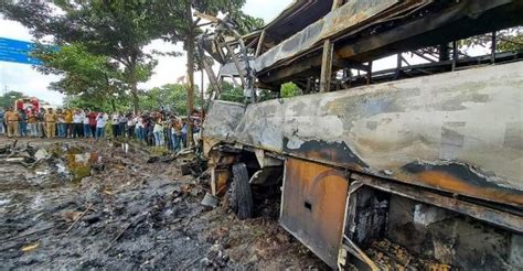 12 Dead 43 Injured As Bus Hits Truck Catches Fire In Maharashtra Manorama English