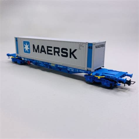 wagon porte conteneurs MMC3 à 4 essieux chargé d un conteneur Maersk