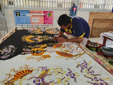 Warga Binaan Lapas Permisan Nusakambangan Kuasai Teknik Pewarnaan Batik