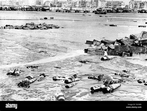 Dunkirk beach 1940 hi-res stock photography and images - Alamy