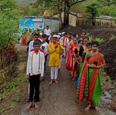 दिवड जिल्हा परिषद शाळेत वृक्ष ग्रंथविज्ञान अन आरोग्य दिंडी