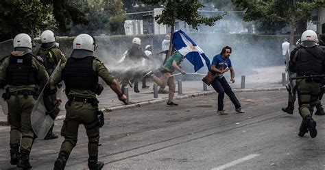 La Grecia In Italia Grecia Scontri Tra Polizia E Manifestanti A