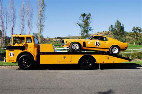 Parnelli Jones Mustang and Transporter - Motorsport Retro