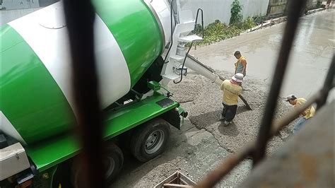 Pagbuhos Ng Cemento Sa Ginagawang Highway Cement Mixer YouTube