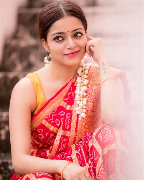 Janani Iyer In Saree