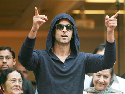 Hrithik Roshan Finger Surgery / Hrithik roshan underwent a brain ...