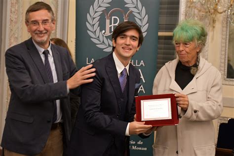 Gabriele Garofalo 16enne Cosentino Vince Il Premio Letterario Isabella