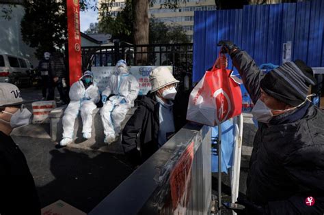 宣布大幅放宽管控后多地调整措施 中国官方重申防疫政策调整不是 联合早报