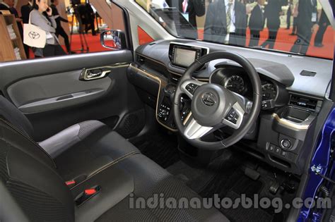 Daihatsu Move Custom interior at the 2015 Tokyo Motor Show