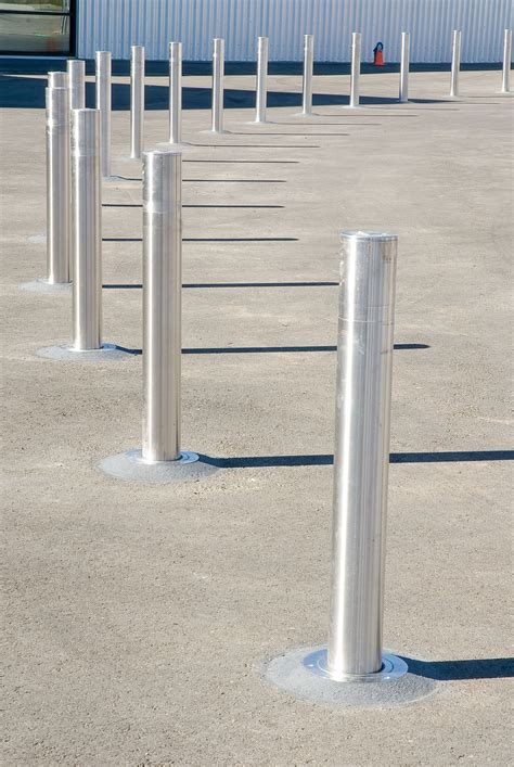 R 8471 Single Locking Retractable Bollard Bollards And Post Covers