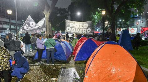 Tras una jornada tensa piqueteros acordaron a última hora con el