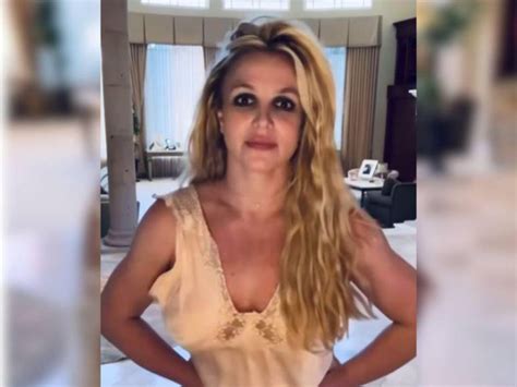 Britney Spears Anuncia Que Se Cas Consigo Misma