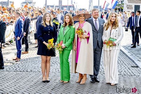 Guillermo Alejandro y Máxima de Holanda con sus hijas en el Día del Rey