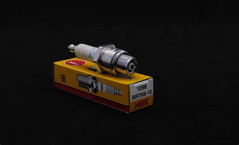 B5h S0000 00 00 2 Stroke Spark Plugs Yamaha Motors Crowley Marine