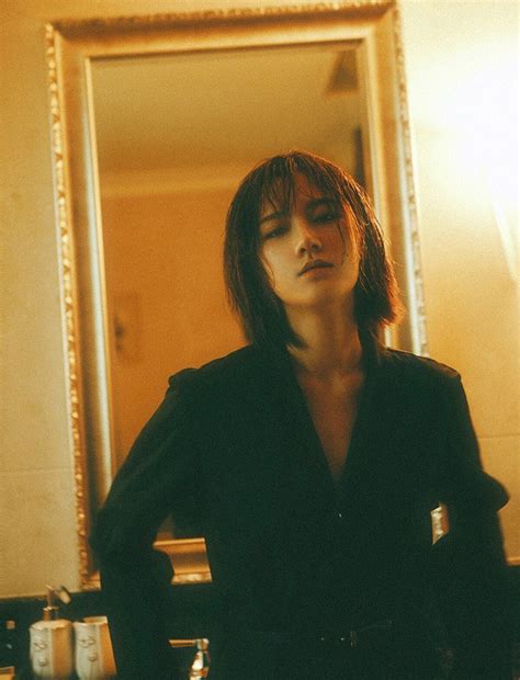 Hot girl Trung Quốc với gương mặt vừa xinh vừa soái quá mức quy định