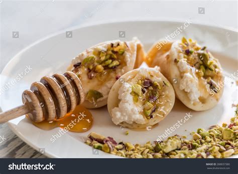 Qatayef Qishta Honey Stock Photo 288837380 Shutterstock