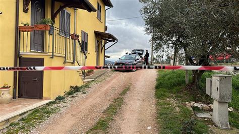 Eseguita L Autopsia Sul Corpo Dell Uomo Trovato Senza Vita Sotto Il