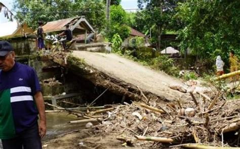 Diterjang Banjir Jembatan Darurat Dibangun Di Sekotong