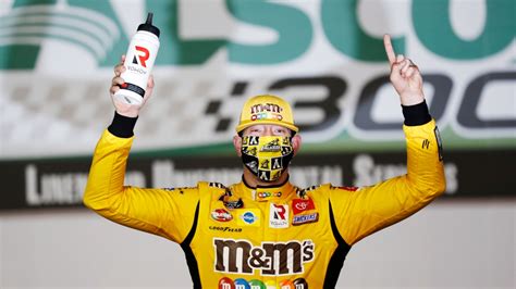 NASCAR Xfinity Kyle Busch se faufile pour la victoire Alex Labbé