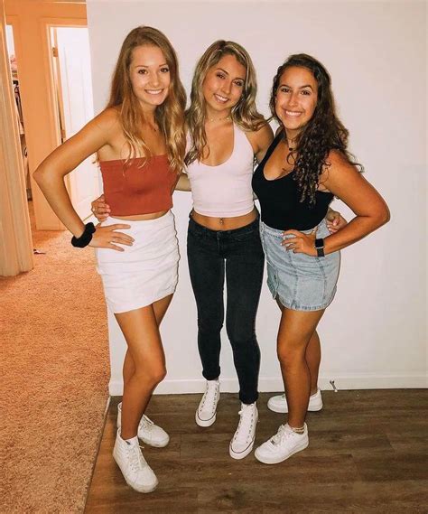 Cute College Girls Scrolller