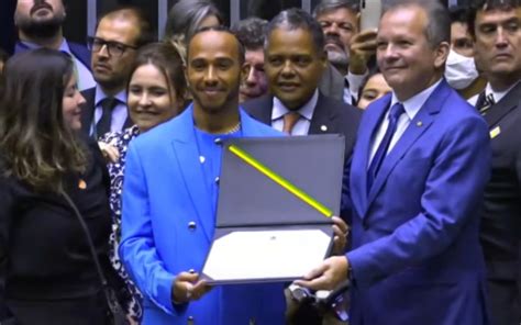 Lewis Hamilton Recebe T Tulo De Cidad O Honor Rio Do Brasil