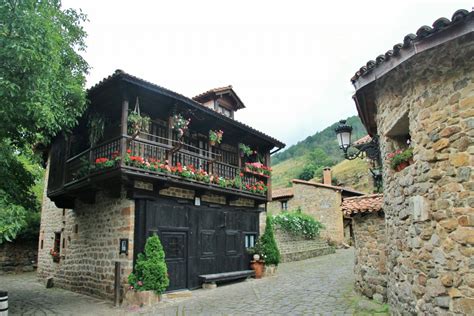 Foto Centro Hist Rico B Rcena Mayor Cantabria Espa A