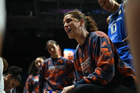 CT Sun S Stephanie White Wins WNBA Coach Of The Year