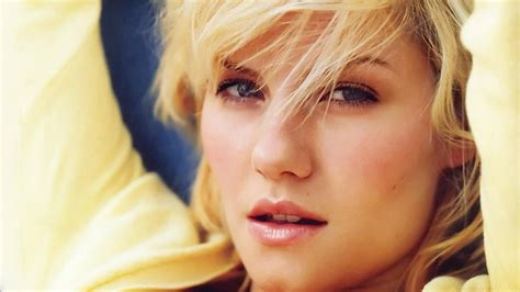 X Resolution Elisha Cuthbert Hot Close Up Wallpapers X Resolution Wallpaper