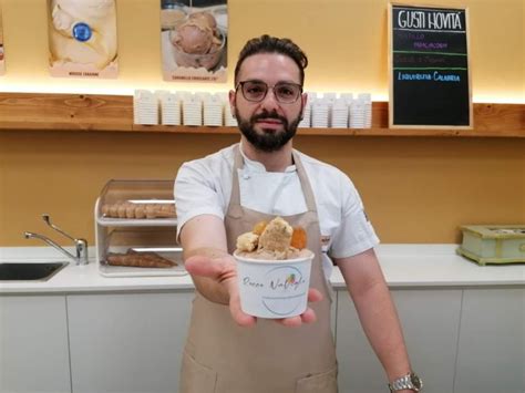 Il Gelato Di Rocco Naviglio Con I Taralli E La Melannurca Campana IGP