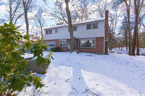 6 Bonnie Lane Hudson Nh 03051 See Est Value Schools And More