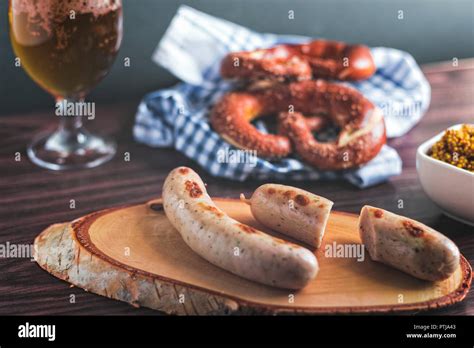 Weißwurst Mit Brezel und Bier Stockfotos und bilder Kaufen Alamy