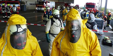 Alarm Bung Im Knauf Logistikzentrum Wie Der Feuerwehr Gefahrgutzug In