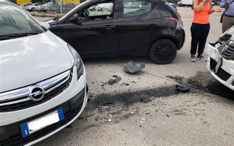 CENTROABRUZZONEWS INCIDENTE STRADALE TRE LE AUTO COINVOLTE NEI PRESSI