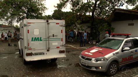 Criminosos Invadem Casa Pedem Para M E Sair E Matam Filho Tiros