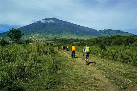 Mount Rinjani Trekking A Complete Guide To Lomboks Active Volcano