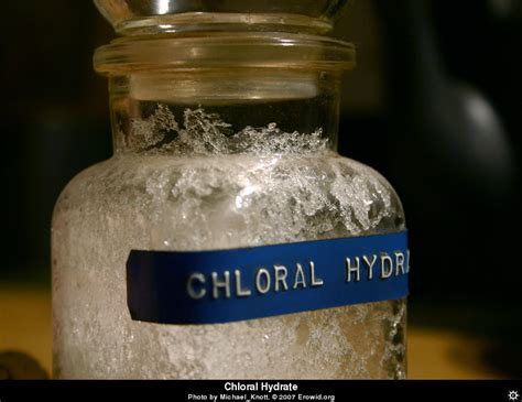 Erowid Pharms Vaults : Images : chloral hydrate bottle__i2007e0163_disp