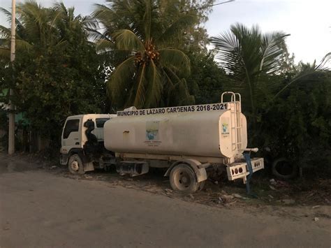 Arriban Tarde Pipas Y Autoridades A Holbox Quintana Roo Hoy