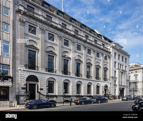 20 St James Square in London Stock Photo - Alamy